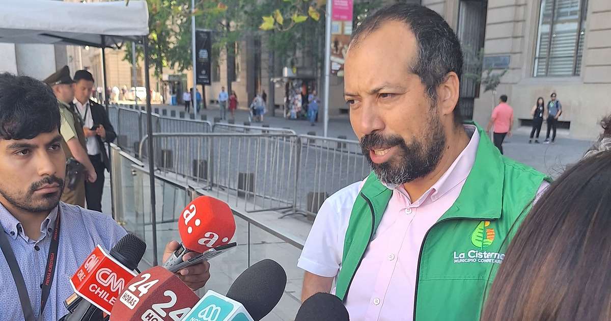 Vecinas y vecinos junto al alcalde de La Cisterna entregan carta al ...