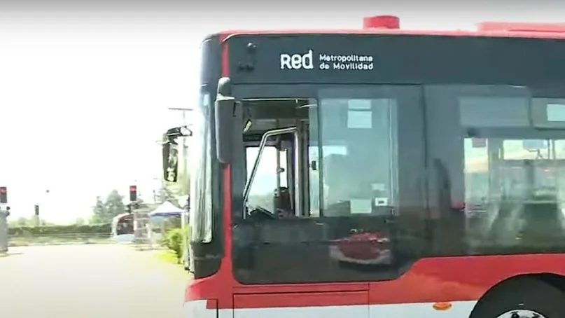 Delincuente muere tras ser arrastrado por bus RED en Cerrillos
