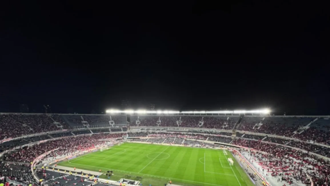 Hinchas de la “U” apoyan a River Plate para que le gane a Colo Colo en Copa Libertadores 