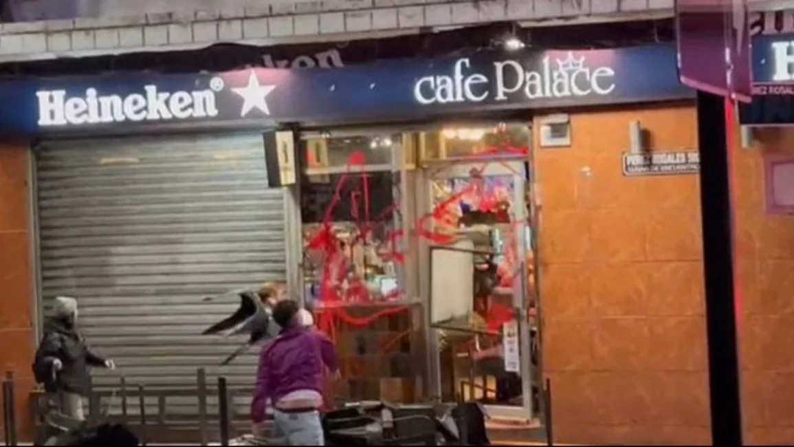 Manifestantes en Cafe Palace