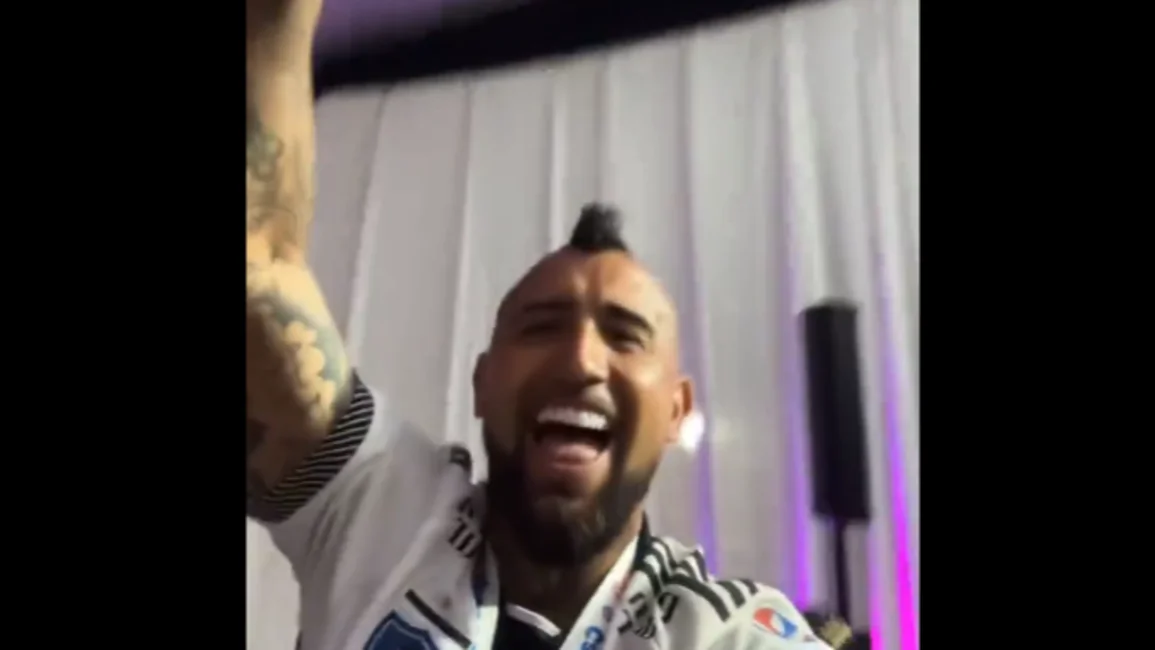 "Estuvieron duros los festejos": Así celebró Arturo Vidal, Marcianeke y Mosa el título de Colo Colo
